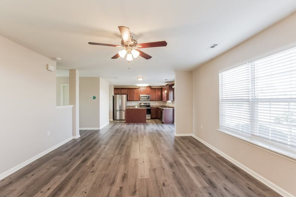 1536 Eastway Dr - Photo 4 of 17