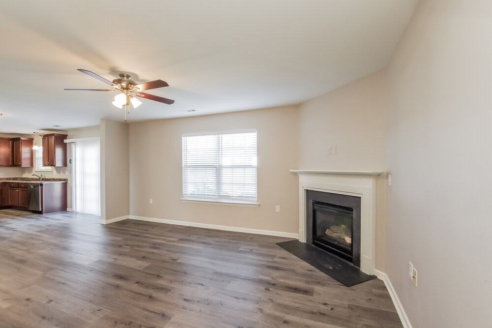 1536 Eastway Dr - Photo 5 of 17