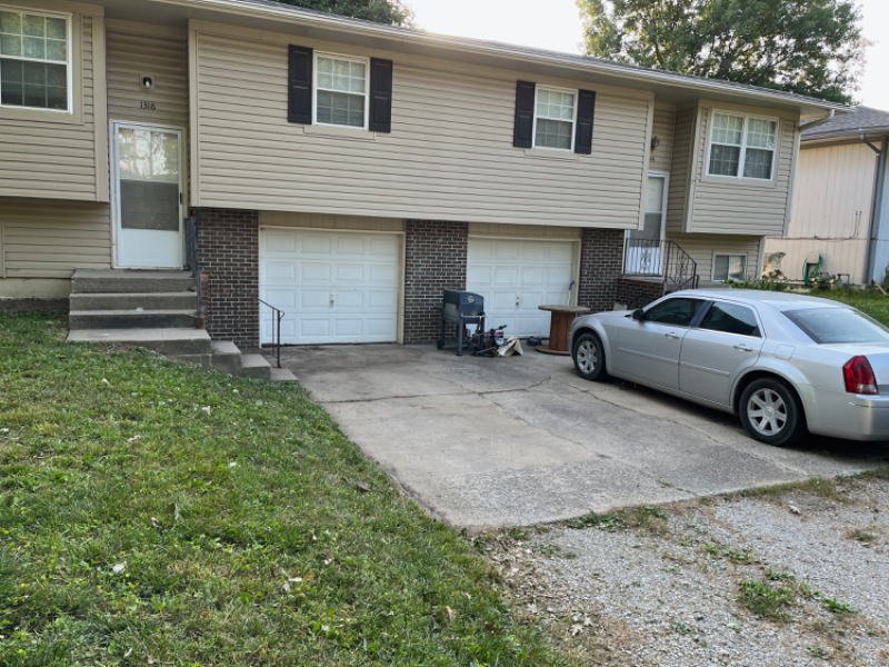 1318 S Olive St - Photo 3 of 6