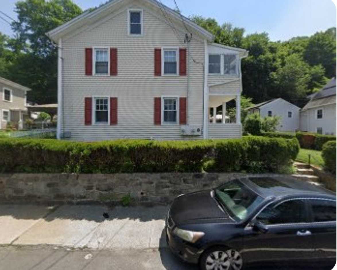 165 Derby Ave - Photo 2 of 10