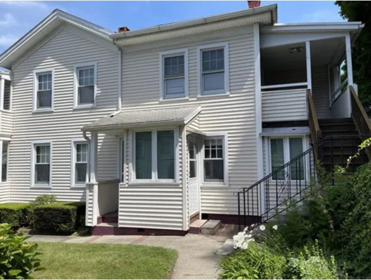 165 Derby Ave - Photo 5 of 10