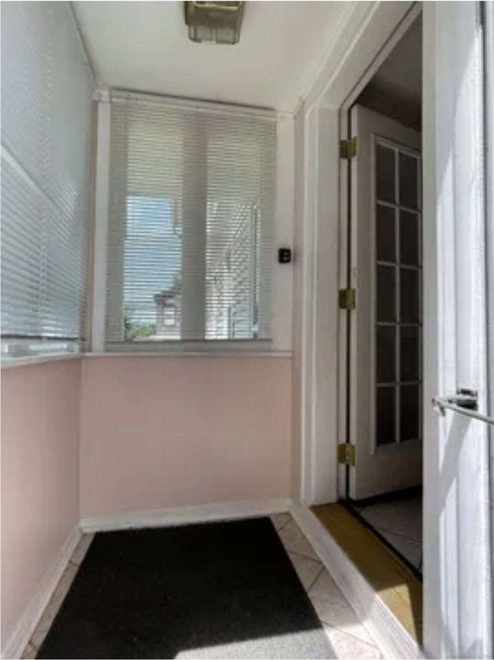 165 Derby Ave - Photo 6 of 10