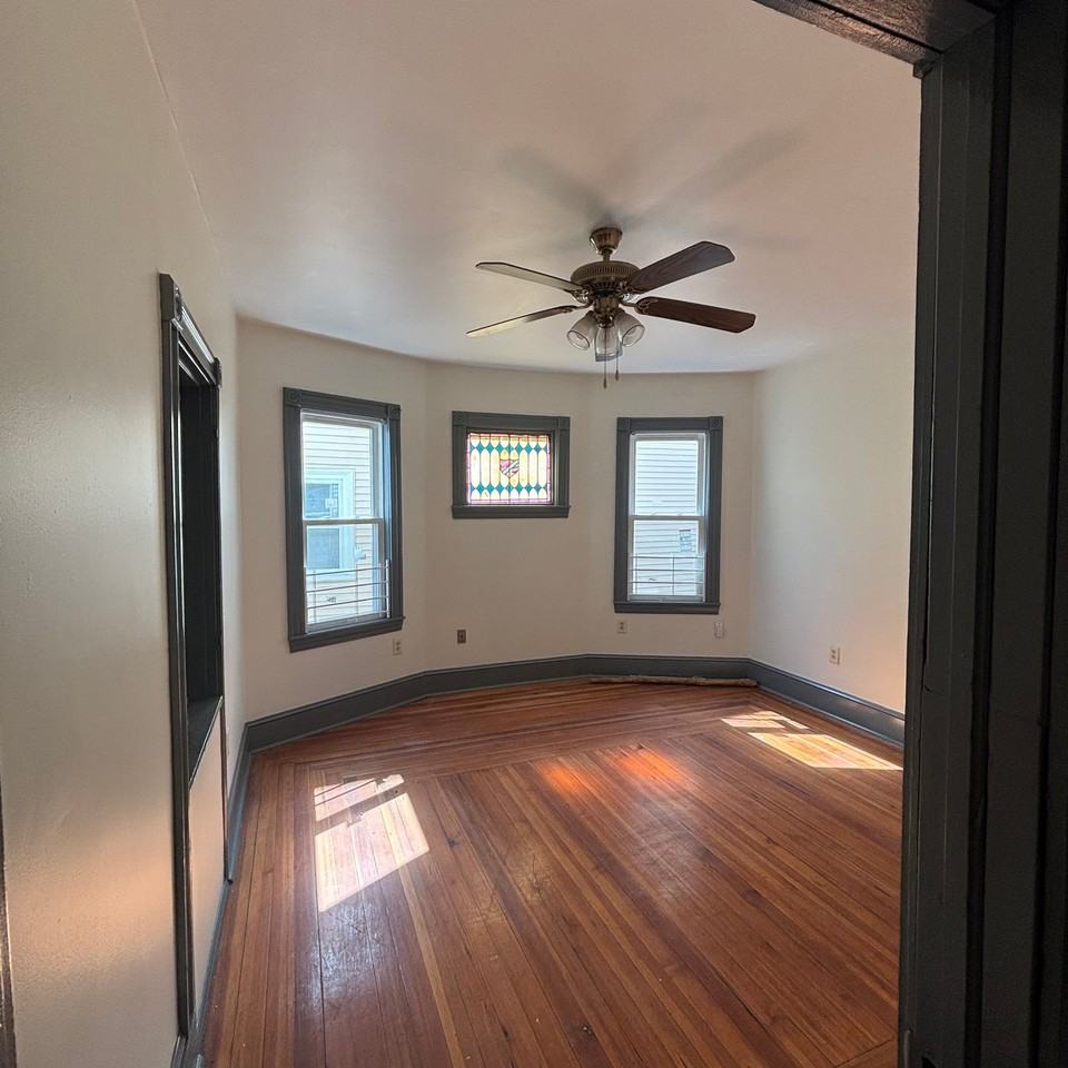 19 Topliff St #2 - Photo 4 of 5