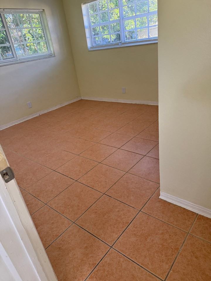 412 Sw 9th St #2 - Photo 2 of 11