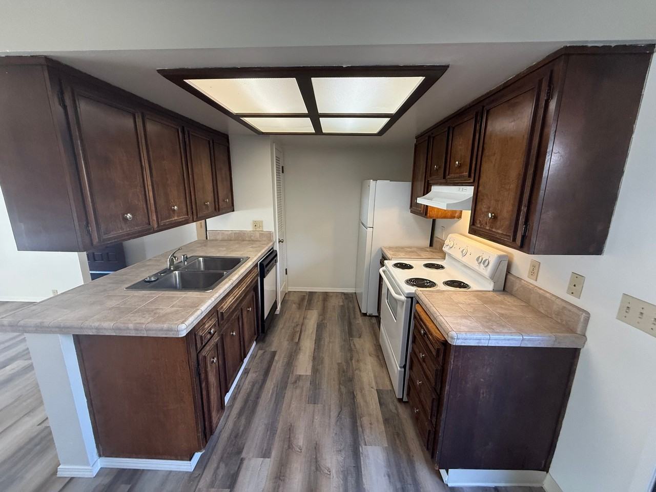 940 W East Ave #4 - Photo 2 of 8