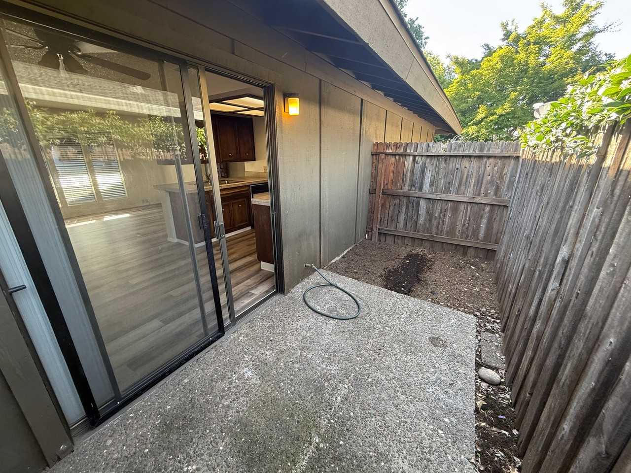 940 W East Ave #4 - Photo 3 of 8