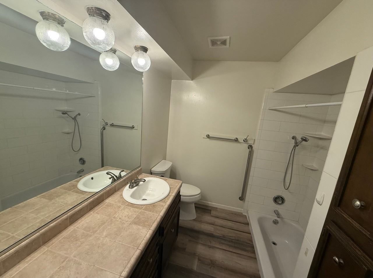 940 W East Ave #4 - Photo 4 of 8