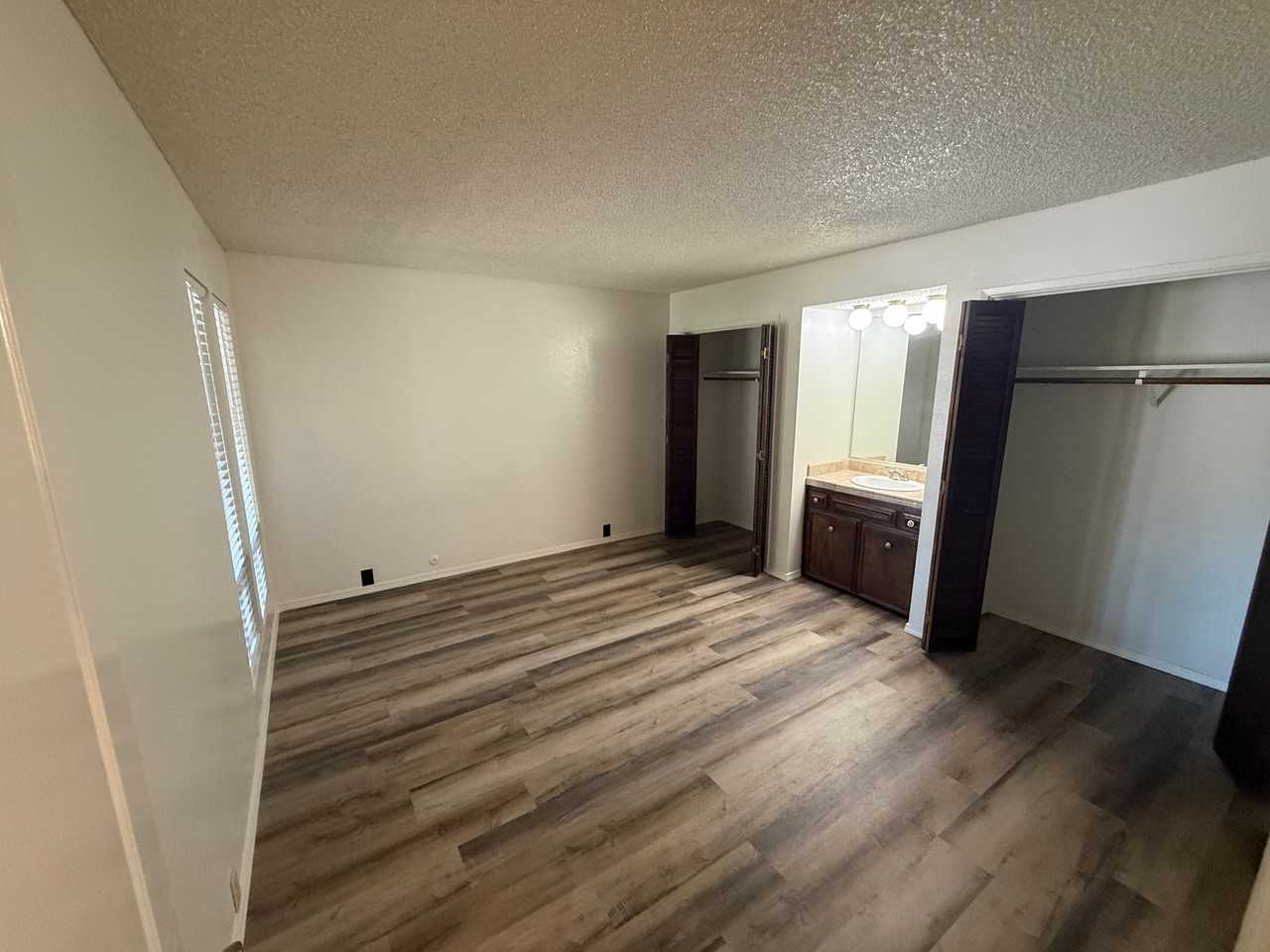 940 W East Ave #4 - Photo 5 of 8