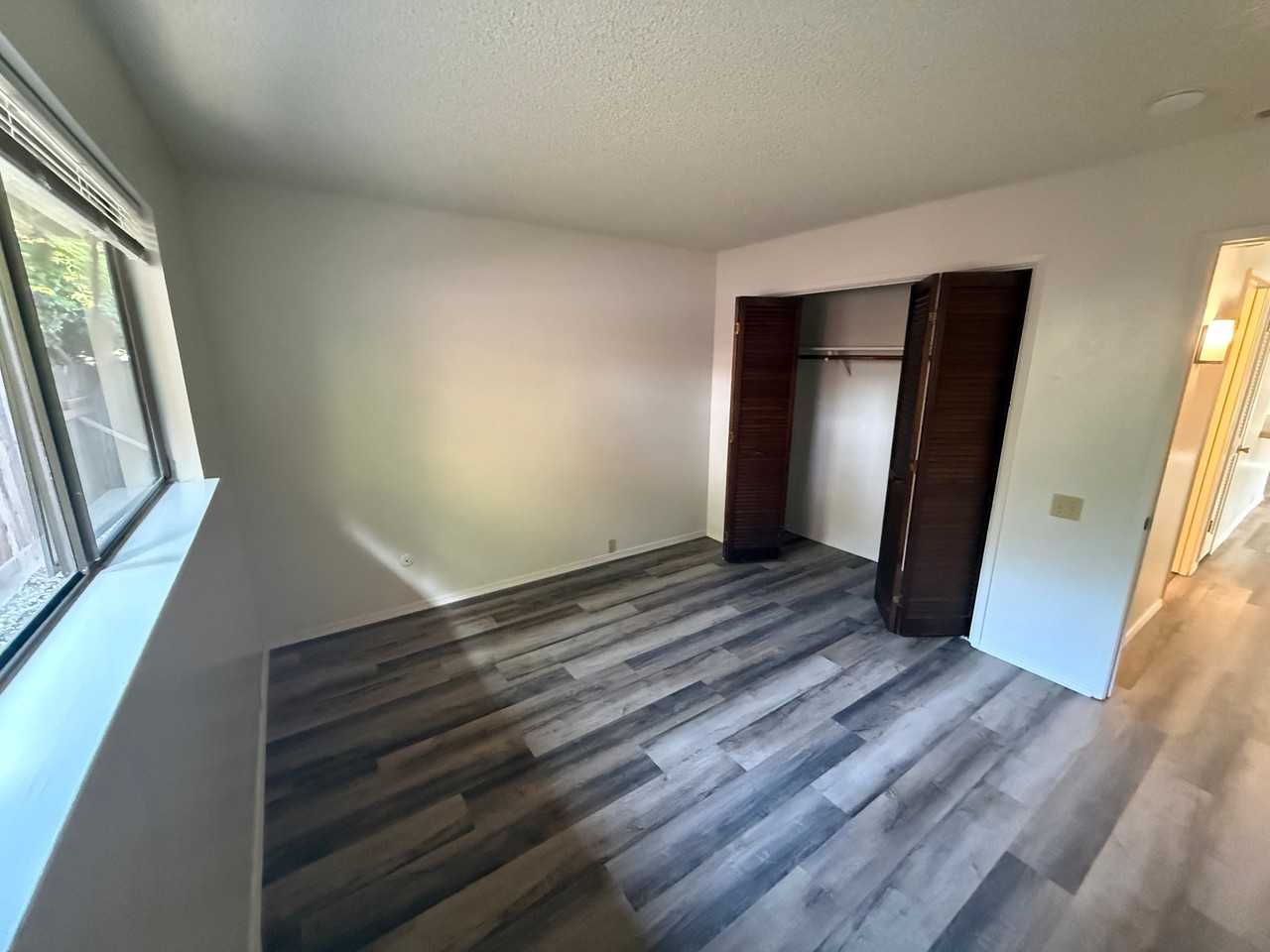 940 W East Ave #4 - Photo 6 of 8