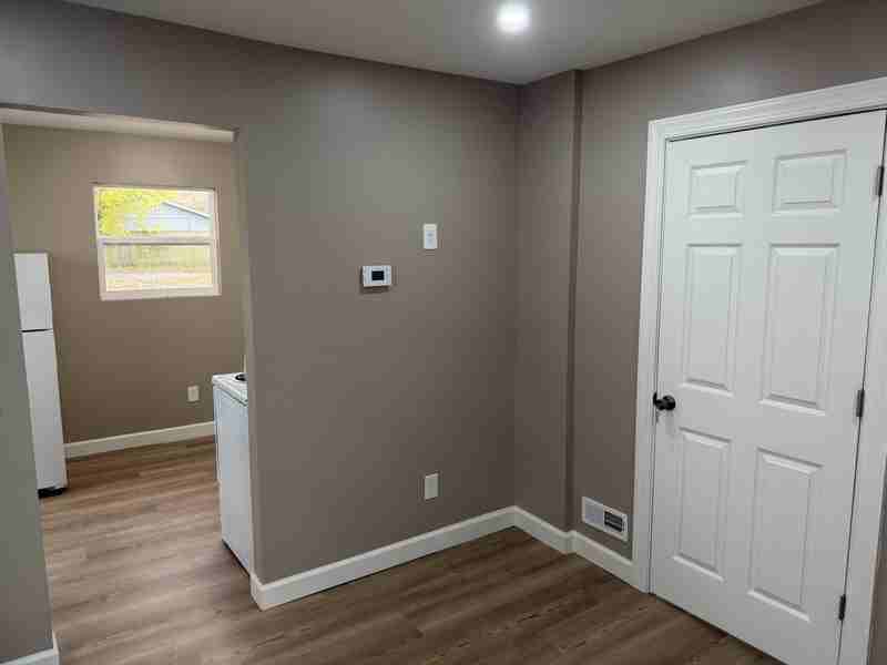 1617 Lawton Ave - Photo 4 of 16