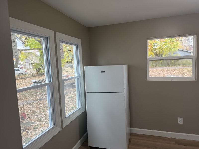 1617 Lawton Ave - Photo 6 of 16