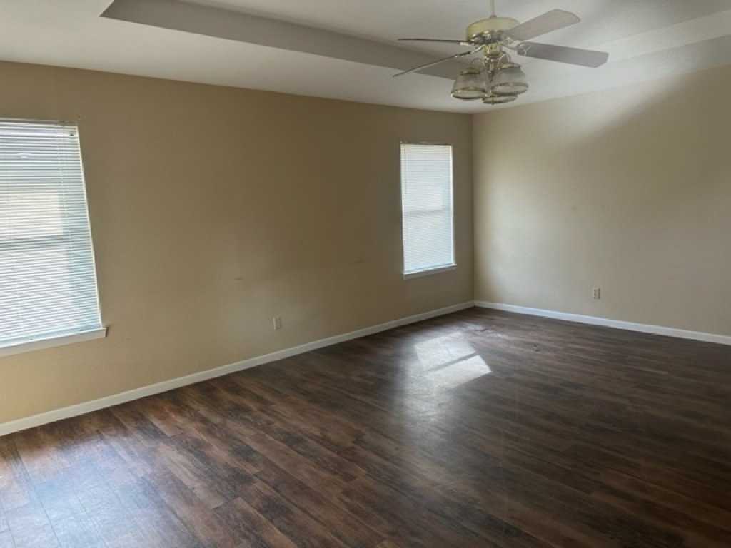 2527 Westminster Dr - Photo 2 of 10