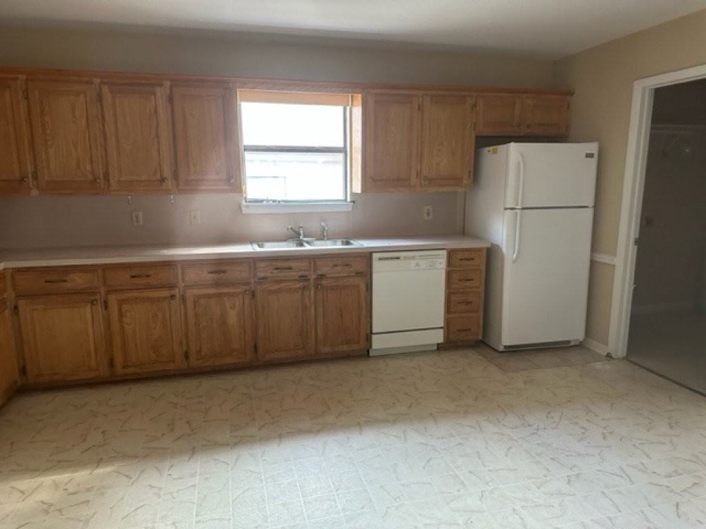 2527 Westminster Dr - Photo 3 of 10