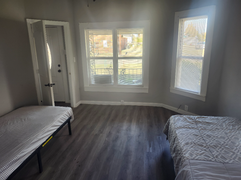 714 E Lamar St #1 - Photo 5 of 6