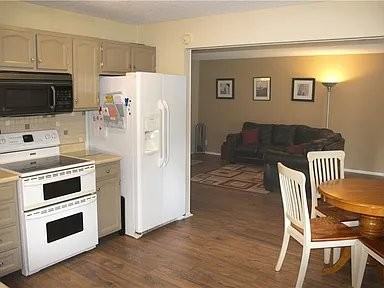 2113 W Christy Ln - Photo 2 of 6