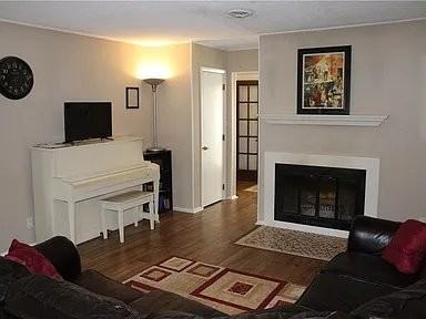 2113 W Christy Ln - Photo 3 of 6