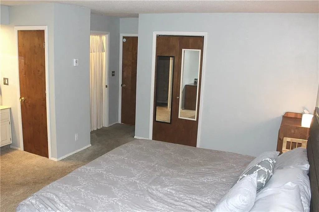 2113 W Christy Ln - Photo 5 of 6