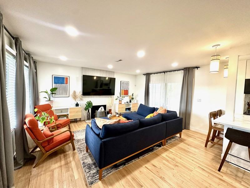 13505 S Wilkie Ave - Photo 4 of 31