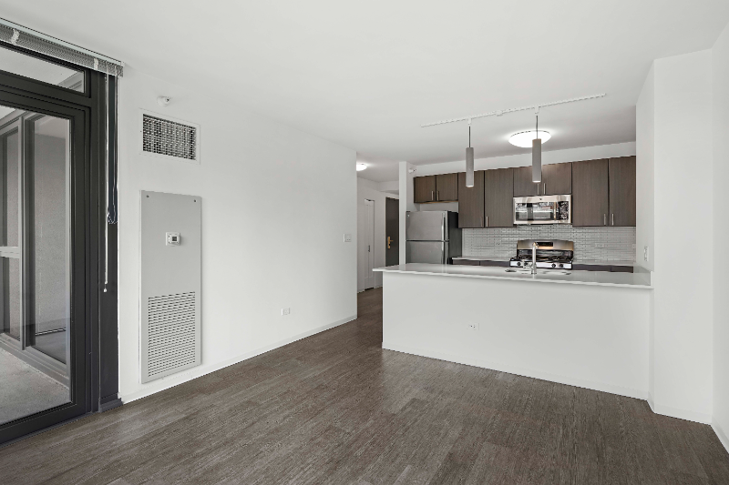 176 W Superior St - Photo 2 of 14