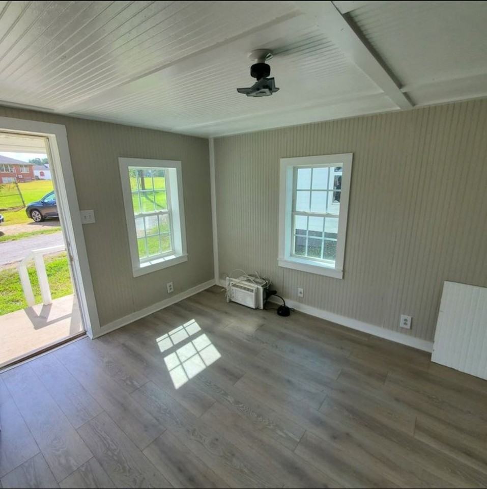 102 Truman St - Photo 2 of 5