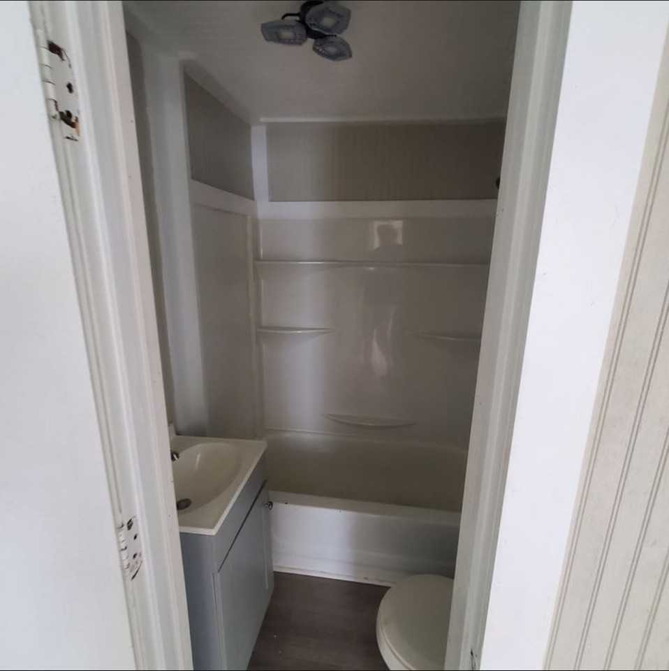 102 Truman St - Photo 3 of 5