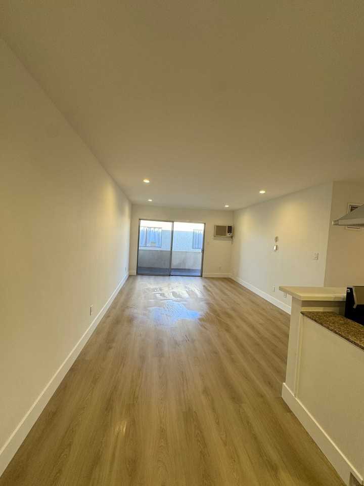 5511 Corteen Pl #7 - Photo 3 of 10