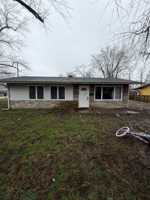 featured image of 2 E Adams Dr