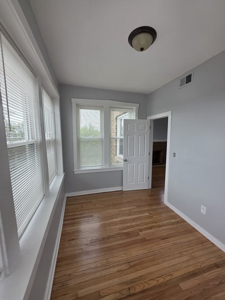 4315 W 15th St #3 - Photo 7 of 13