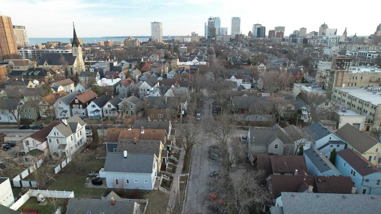 1825 Aster Ct - Photo 2 of 3