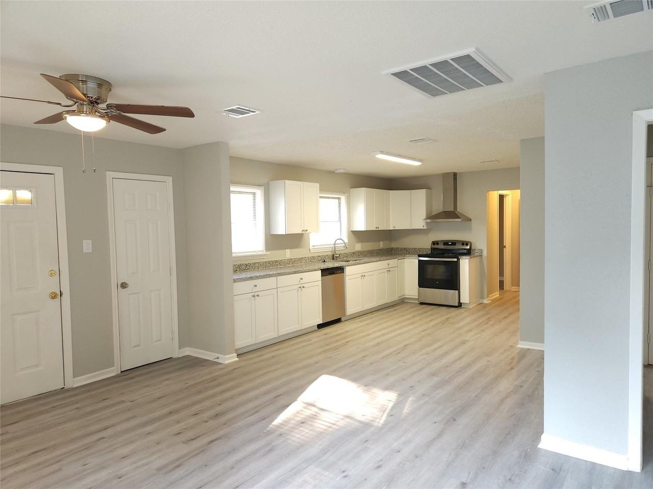 6301 Anderson St - Photo 4 of 10