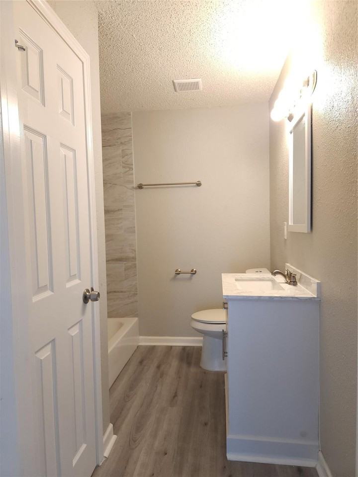 6301 Anderson St - Photo 5 of 10