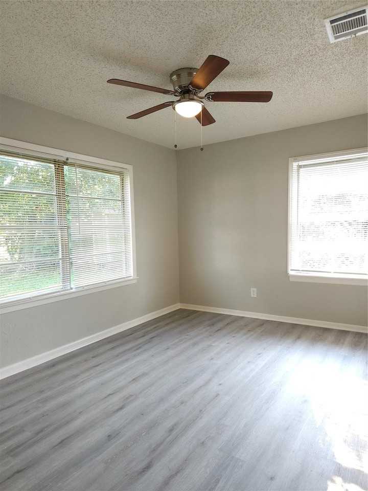 6301 Anderson St - Photo 6 of 10