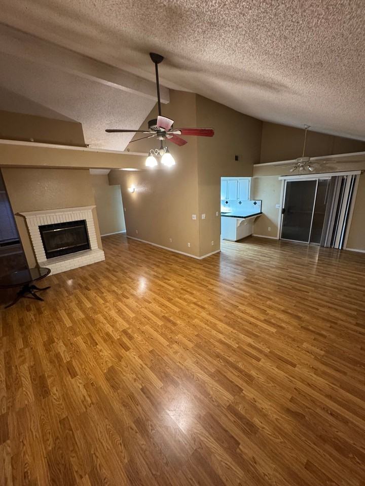 6220 N Gilroy Ave - Photo 2 of 18