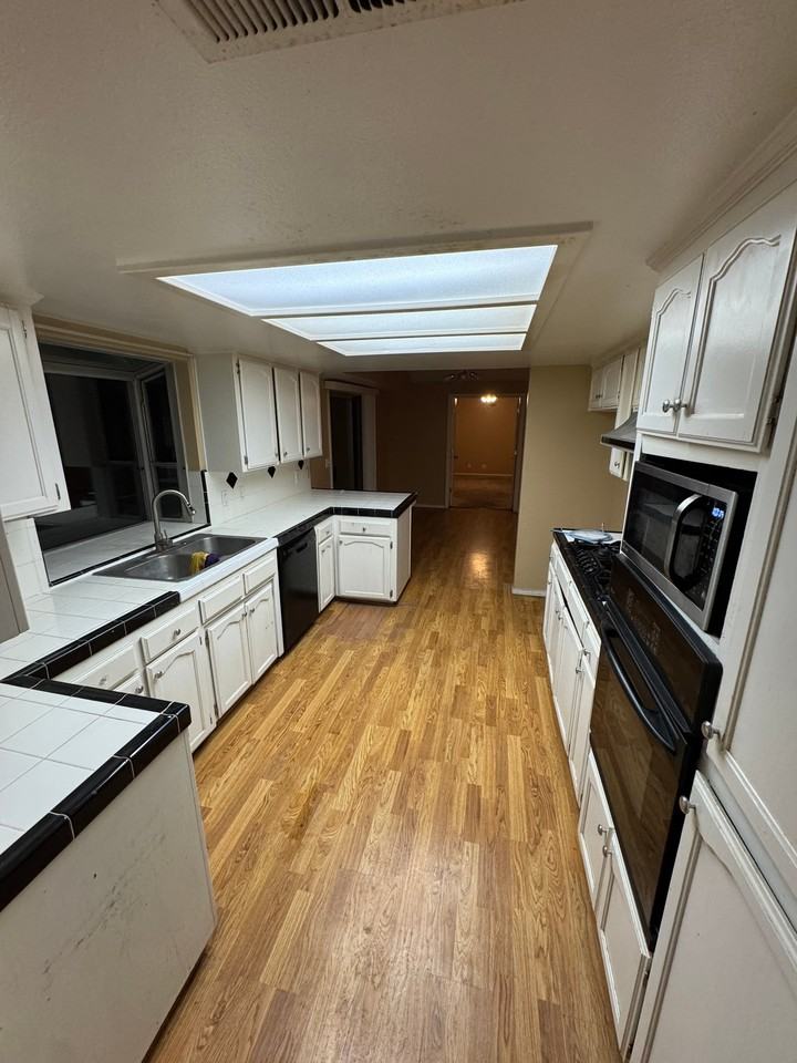 6220 N Gilroy Ave - Photo 3 of 18