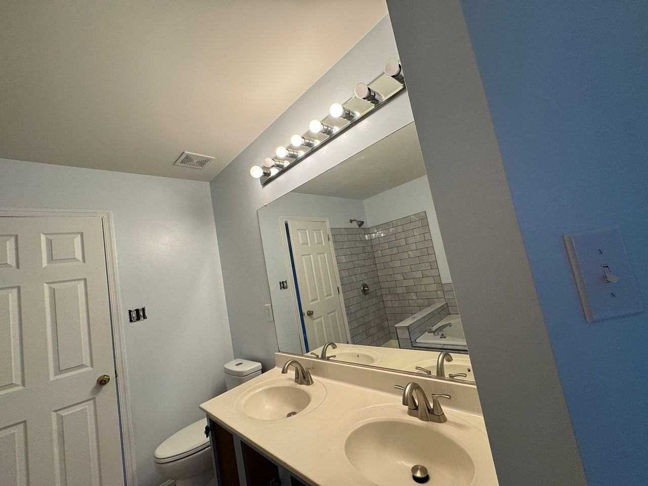 8876 Stable Forest Pl - Photo 4 of 7