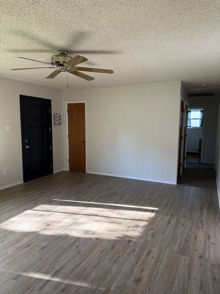 7602 Elton St - Photo 4 of 19