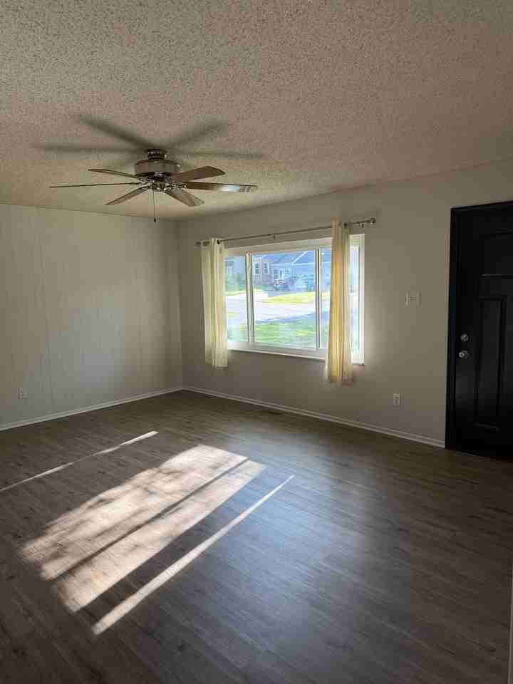 7602 Elton St - Photo 5 of 19