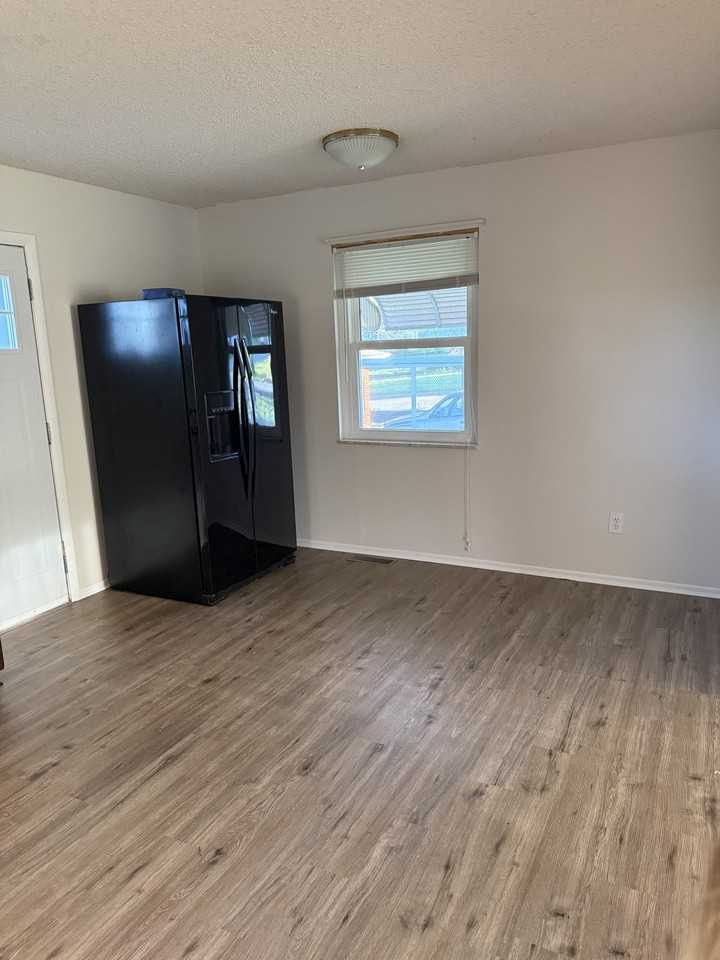 7602 Elton St - Photo 7 of 19