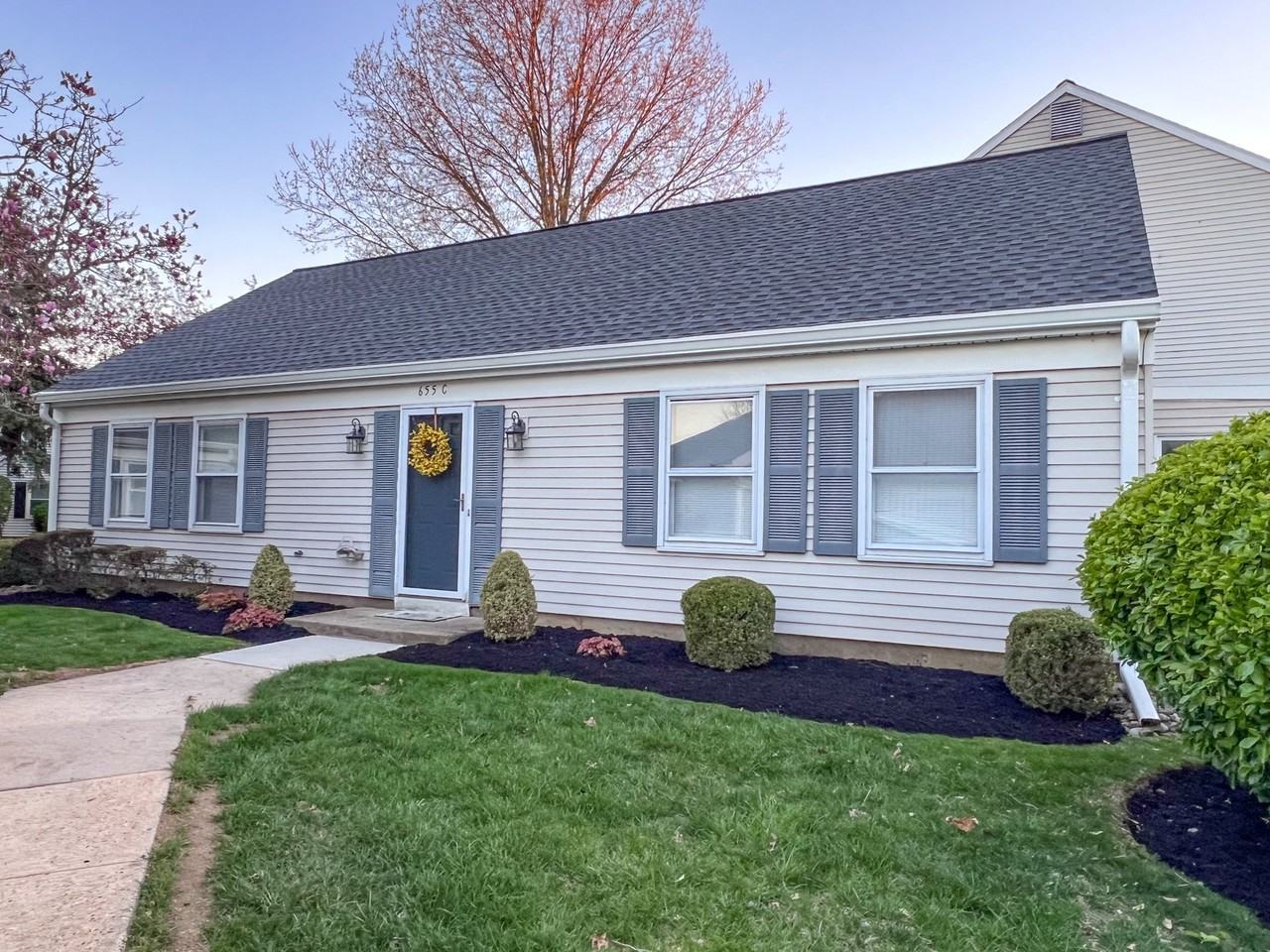 655C Yale Way - Photo 2 of 20