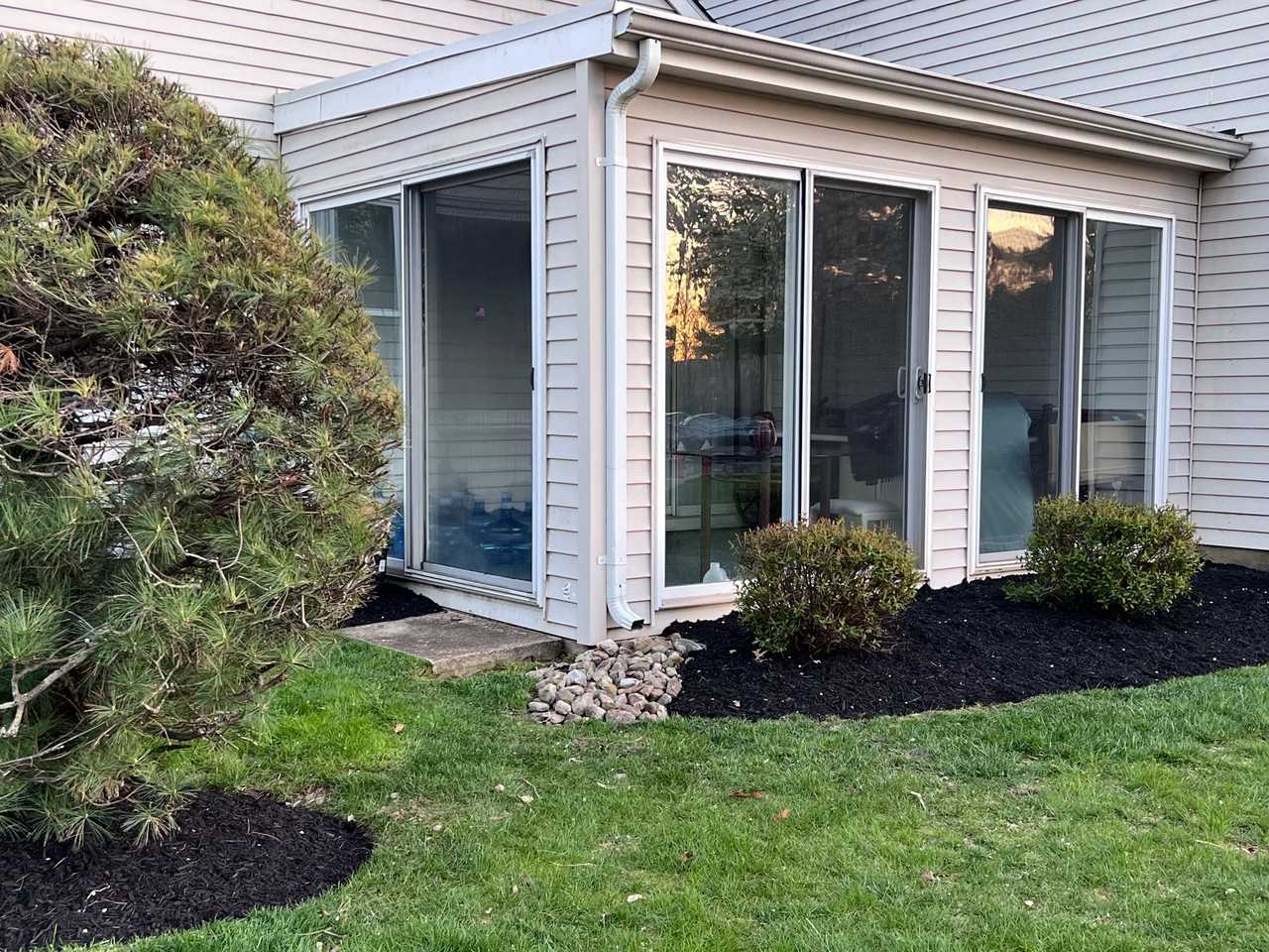 655C Yale Way - Photo 3 of 20