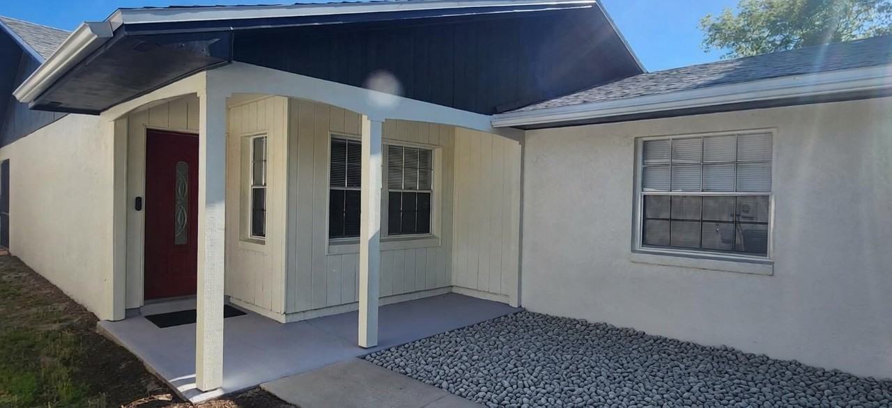 10519 Wyndcliff Dr - Photo 2 of 20