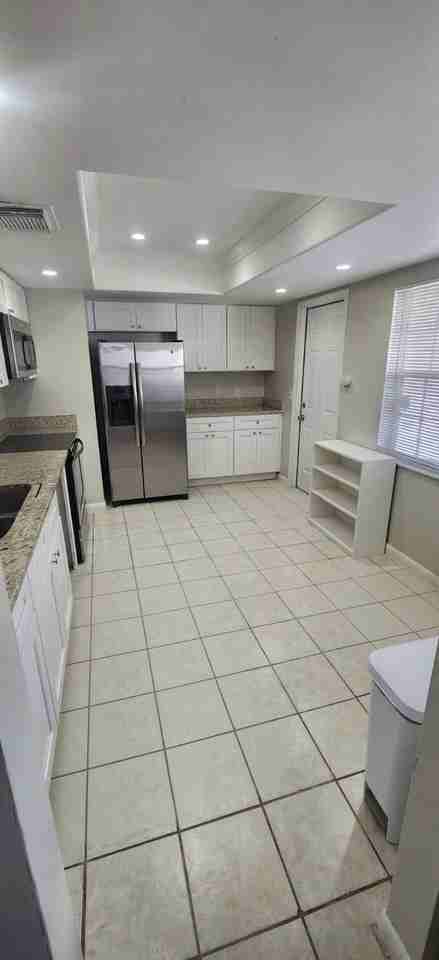 10519 Wyndcliff Dr - Photo 3 of 20