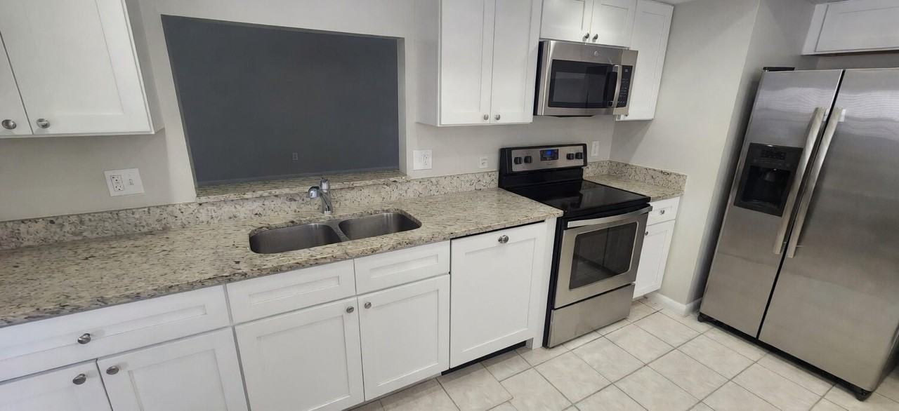 10519 Wyndcliff Dr - Photo 4 of 20