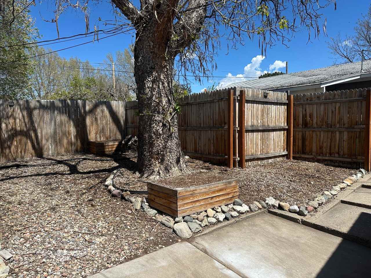 449 Center St - Photo 6 of 15