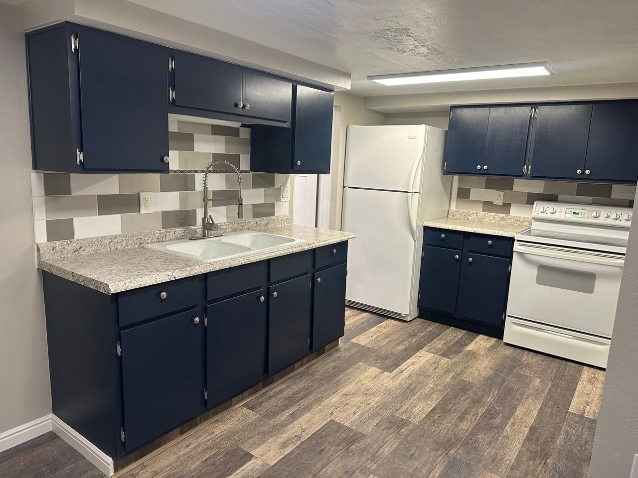 449 Center St - Photo 7 of 15