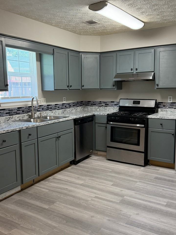 3690 Stephanie Ct - Photo 2 of 14