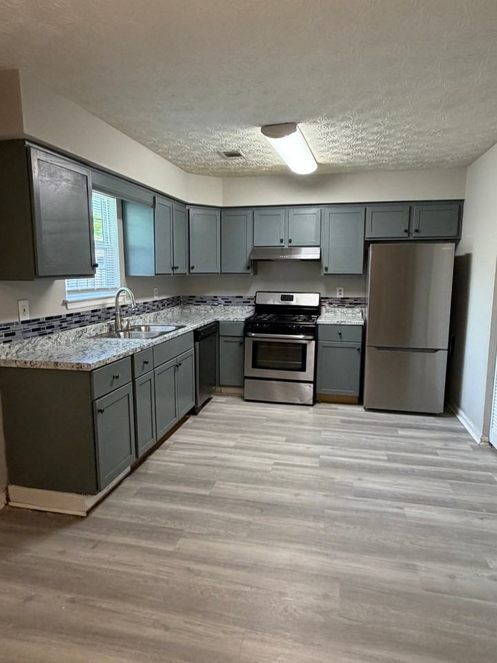 3690 Stephanie Ct - Photo 3 of 14