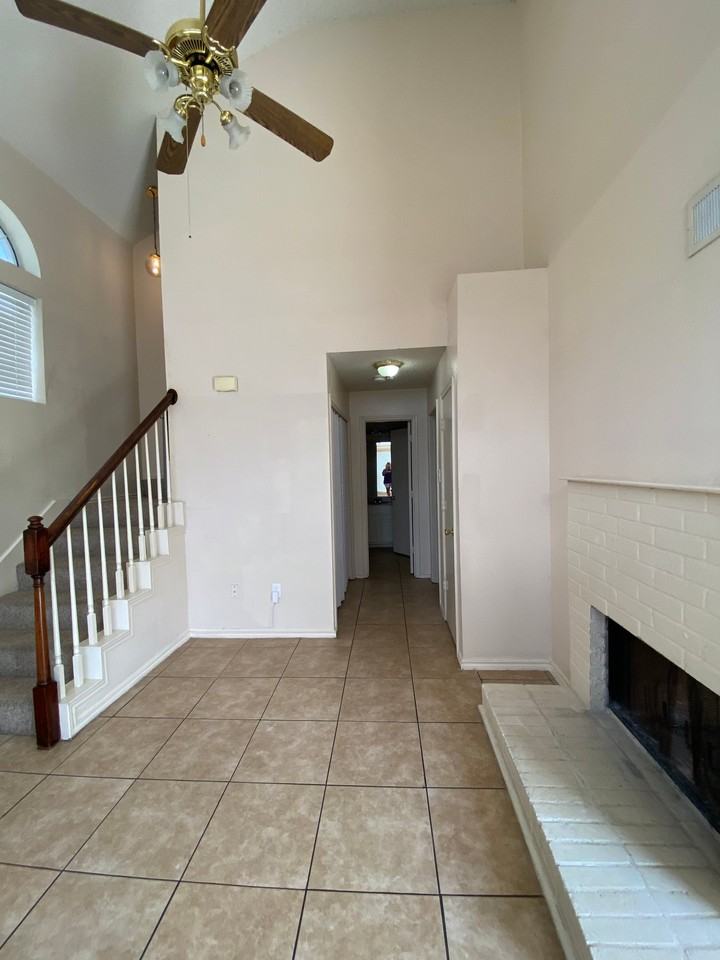 805 Greenridge Dr - Photo 6 of 17