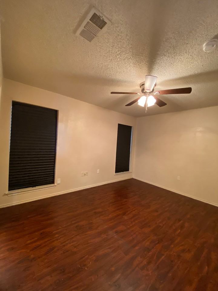 805 Greenridge Dr - Photo 7 of 17