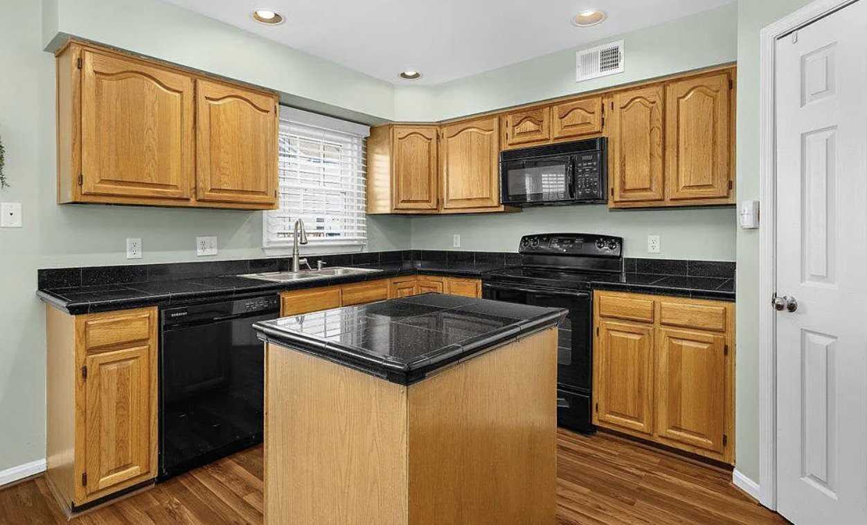 251 Saint Michaels Cir - Photo 4 of 19